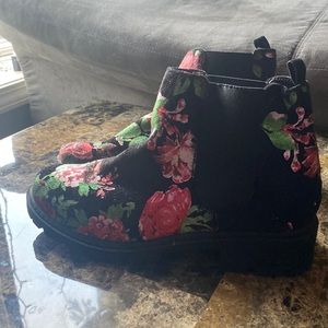 Size 7 1/2 ankle booties